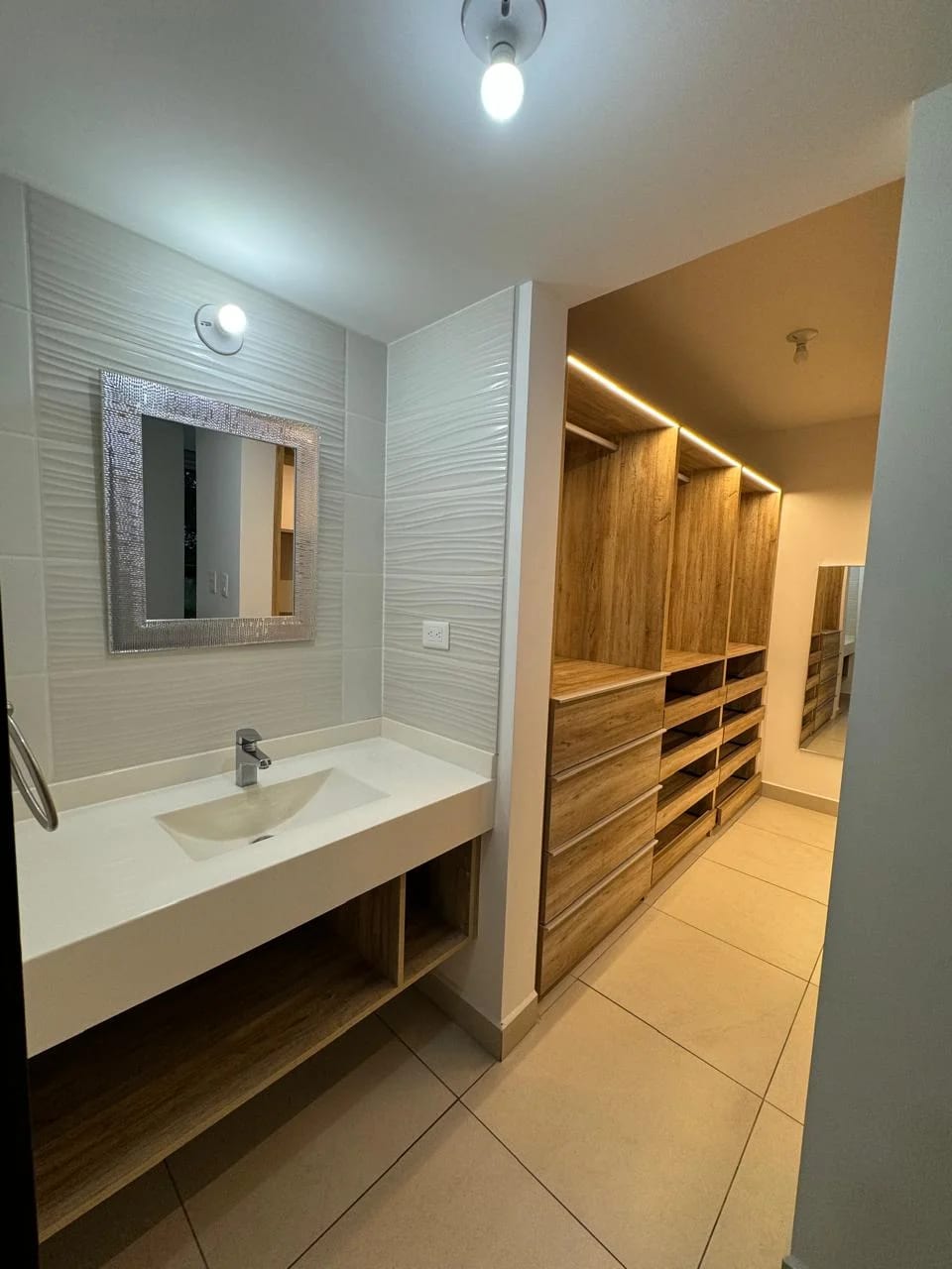 Apartamento en venta Edificio Be14 zona 14 primer nivel con jardín. — foto 3 de 16