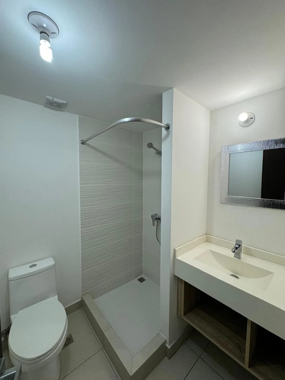 Apartamento en venta Edificio Be14 zona 14 primer nivel con jardín. — foto 8 de 16