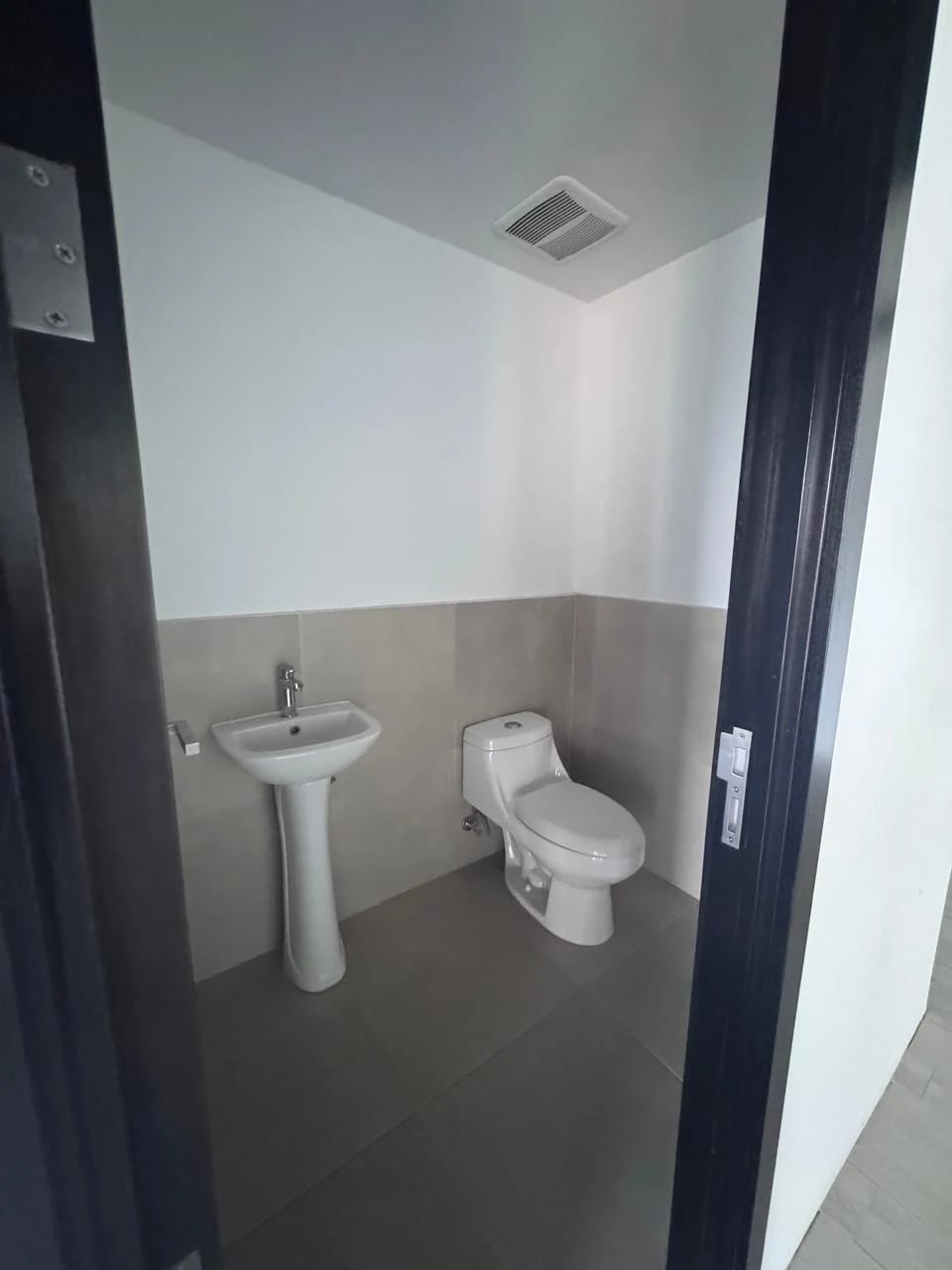 Oficina en renta Vasanta zona 10 — foto 9 de 11