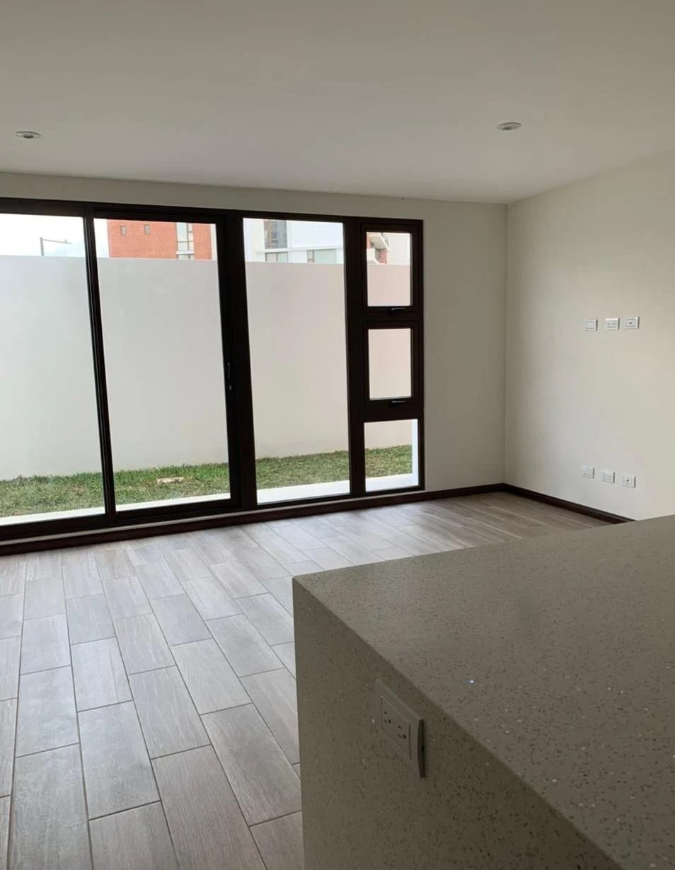 EN VENTA APARTAMENTO CON JARDÍN SAN ISIDRO 2021, ZONA 16 — foto 1 de 5