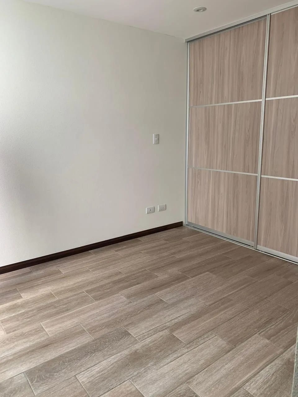 EN VENTA APARTAMENTO CON JARDÍN SAN ISIDRO 2021, ZONA 16 — foto 3 de 5