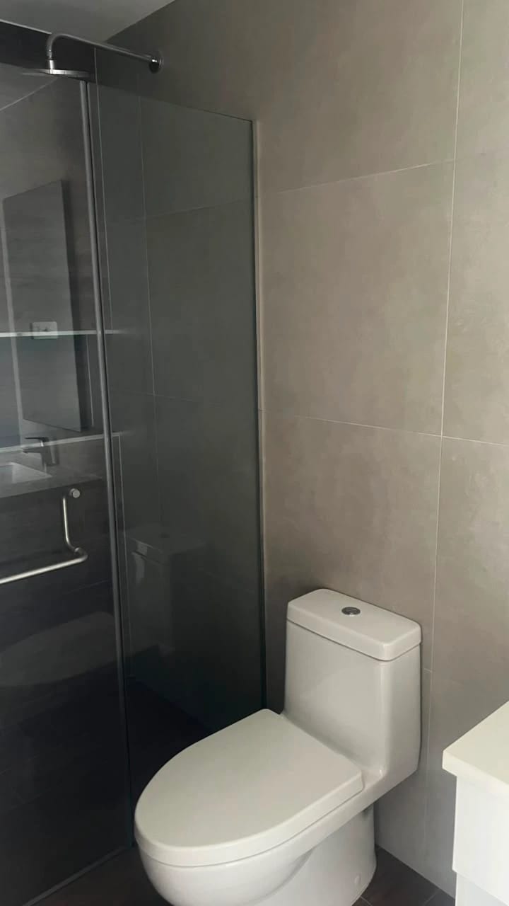 APARTAMENTO EN RENTA EDIFICIO GAURA Zona 15 VH1 — foto 8 de 14