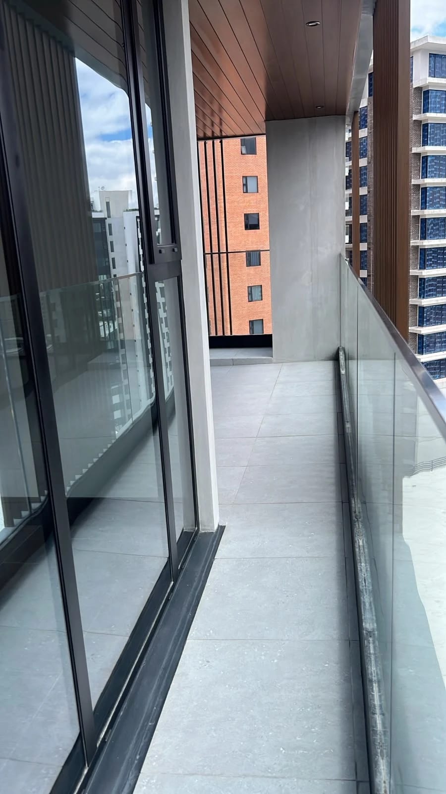 APARTAMENTO EN RENTA EDIFICIO GAURA Zona 15 VH1 — foto 13 de 14
