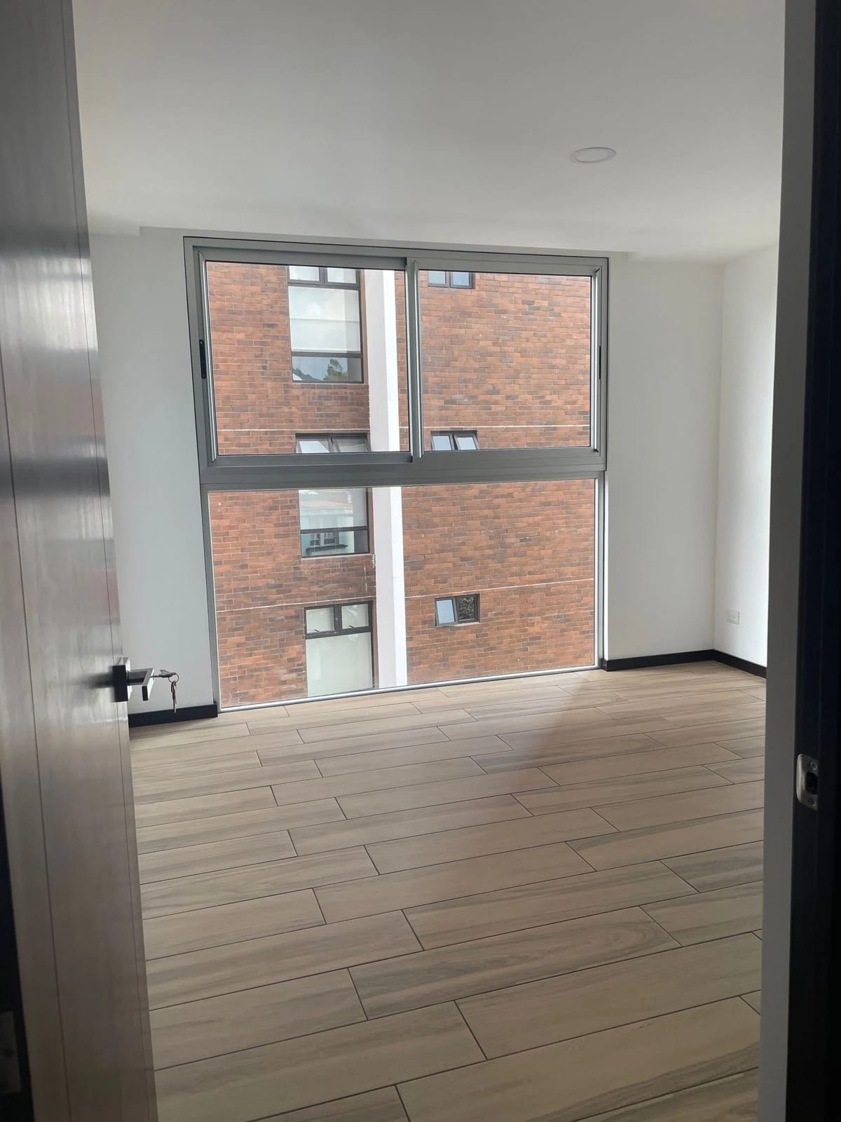 VENDO APARTAMENTO EN EDIFICIO CASSIA ZONA 15 VH1 — foto 5 de 17
