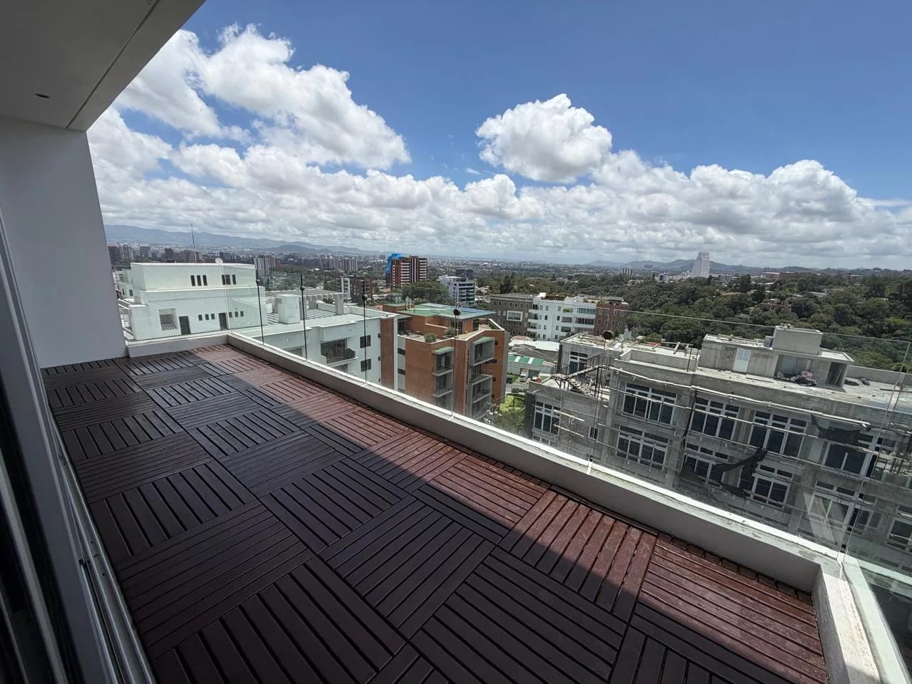 SE VENDE PENTHOUSE EN EDIFICIO MIDORI, ZONA 15 VH1 — foto 16 de 17