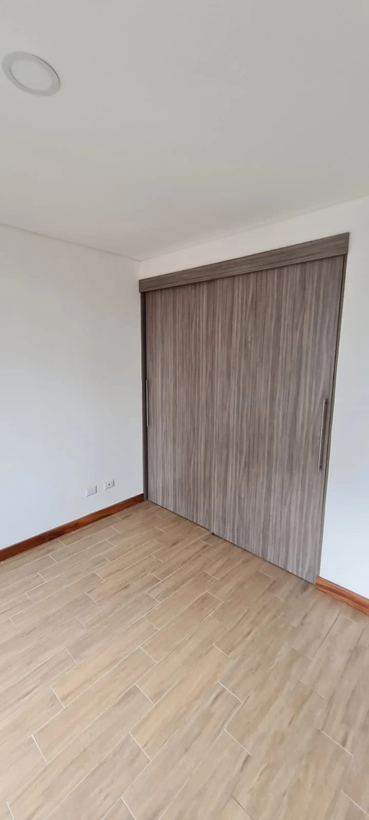 VENDO APARTAMENTO ZONA 15, VISTA HERMOSA 1 — foto 2 de 8