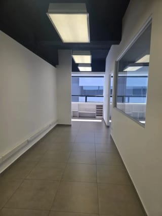 OFICINA EN RENTA ZONA 10 — miniatura 1 de 7