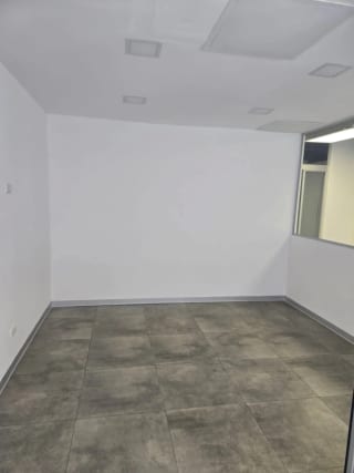 OFICINA EN RENTA ZONA 10 — miniatura 6 de 7