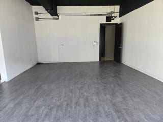 ALQUILO OFICINA EN DESING CENTER ZONA 10 — miniatura 7 de 9