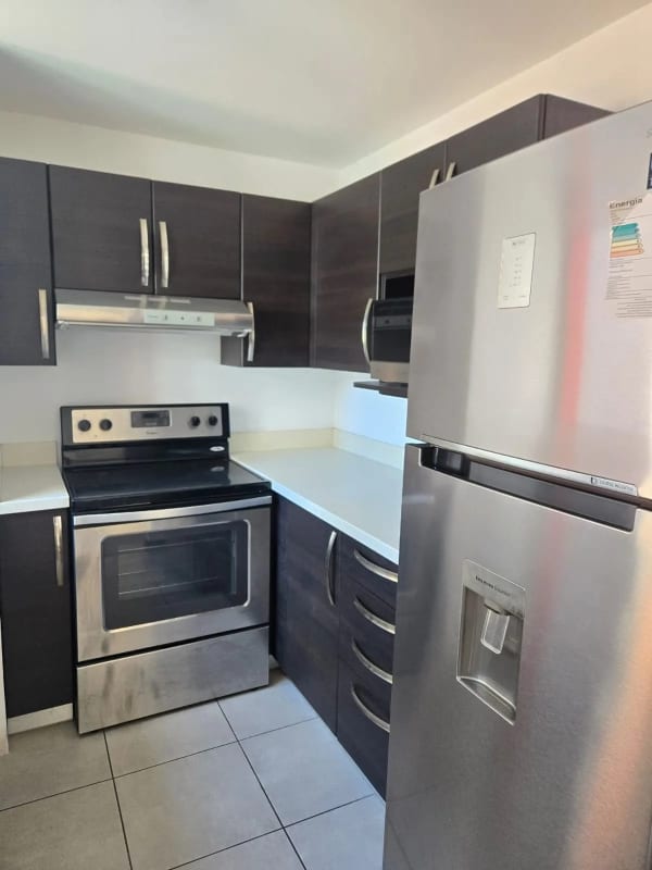 RENTO APARTAMENTO EN ATTICA ZONA 14 — foto 9 de 10
