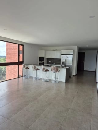 EN RENTA PRECIOSO APARTAMENTO CON TERRAZA, SAN LÁZARO ZONA 15 — miniatura 11 de 12