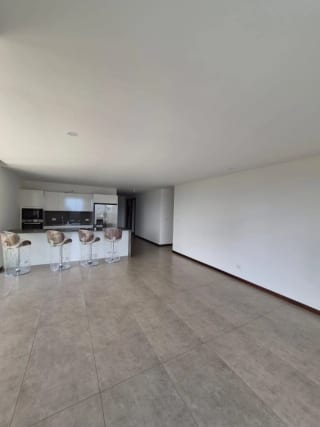 EN RENTA PRECIOSO APARTAMENTO CON TERRAZA, SAN LÁZARO ZONA 15 — miniatura 9 de 12