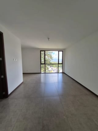 EN RENTA PRECIOSO APARTAMENTO CON TERRAZA, SAN LÁZARO ZONA 15 — miniatura 8 de 12