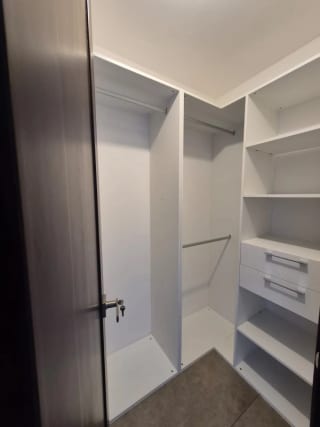 EN RENTA PRECIOSO APARTAMENTO CON TERRAZA, SAN LÁZARO ZONA 15 — miniatura 6 de 12