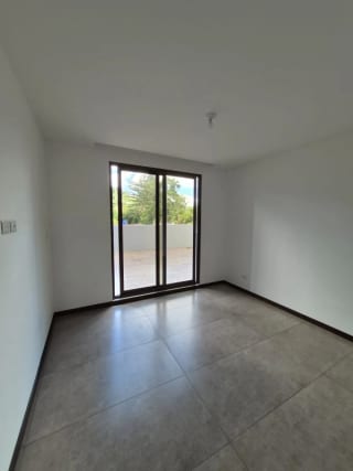 EN RENTA PRECIOSO APARTAMENTO CON TERRAZA, SAN LÁZARO ZONA 15 — miniatura 5 de 12
