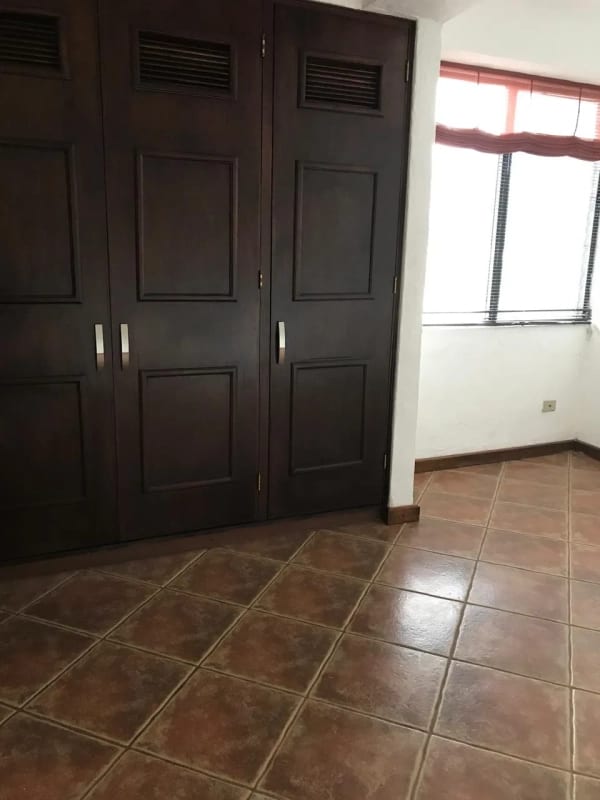 Apartamento en renta zona 15 Vh1 REMODELADO — foto 9 de 13