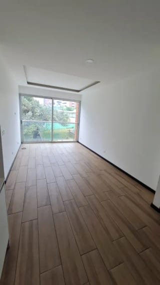 EN VENTA APARTAMENTO EN ZONA 15 VISTA HERMOSA 1, CON GARITA Y ACCESO AL PARQUE — miniatura 1 de 7